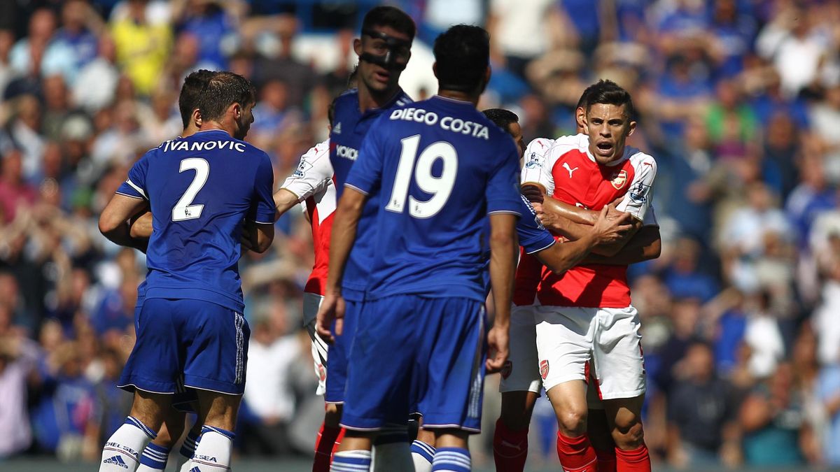 Diego Costa s'apostrophe avec Gabriel Paulista lors de Chelsea-Arsenal - Premier League 2015 2016