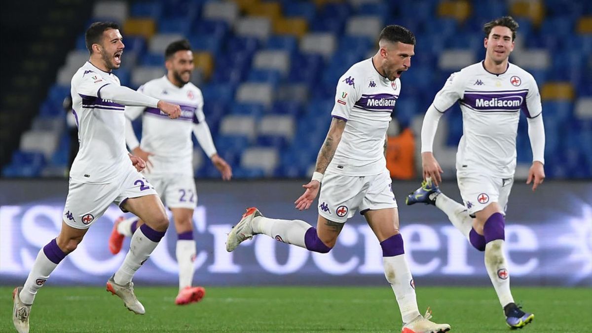 Cristiano Biraghi esulta dopo il gol durante Napoli-Fiorentina - Coppa Italia 2021-22