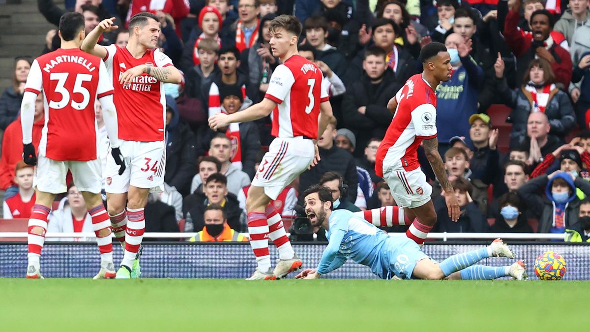 Granit Xhaka of Arsenal reacts after Bernardo Silva of Manchester City goes down in the box during the Premier League match between Arsenal and Manchester City at Emirates Stadium on January 01, 2022 in London, England. (Photo by Julian Finney/Getty)