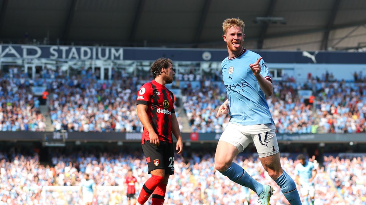 MANCHESTER, ENGLAND - AUGUST 13: Kevin De Bruyne of Manchester City celebrates after scoring a goal to make it 2-0 during the Premier League match between Manchester City and AFC Bournemouth at Etihad Stadium on August 13, 2022 in Manchester, United Kingd