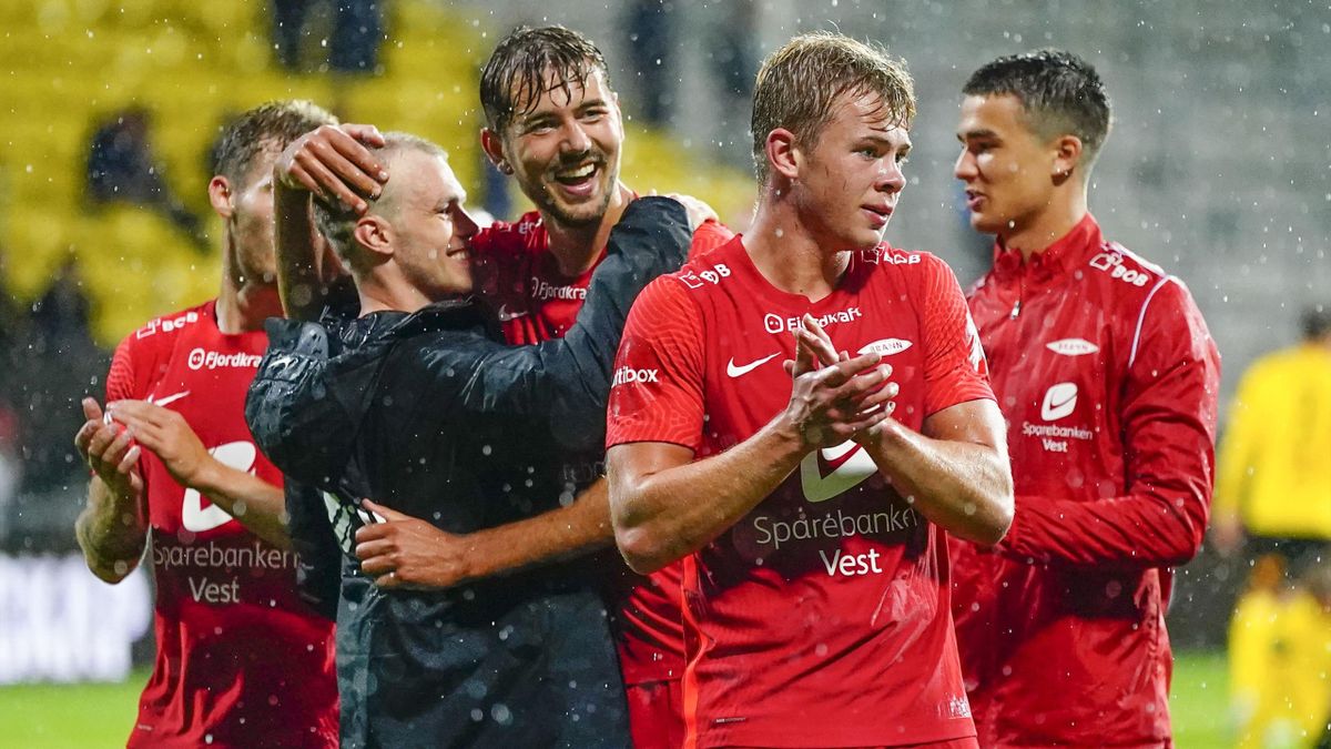 Brann-spillerne feirer etter seieren over Lillestrøm.
