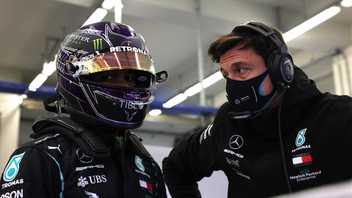 Mercedes-Teamchef Toto Wolff (rechts) mit Lewis Hamilton