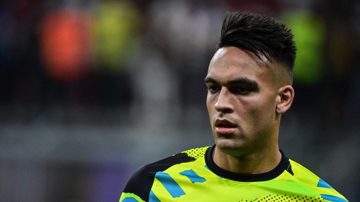 Inter Milan's Argentine forward Lautaro Martinez warms up prior to the UEFA Champions League Group D football match between Inter Milan and Real Madrid on September 15, 2021 at the San Siro stadium in Milan.