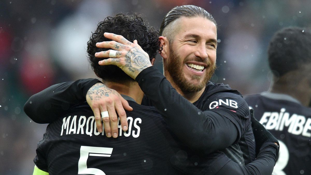 Sergio Ramos félicite Marquinhos face à Saint-Etienne
