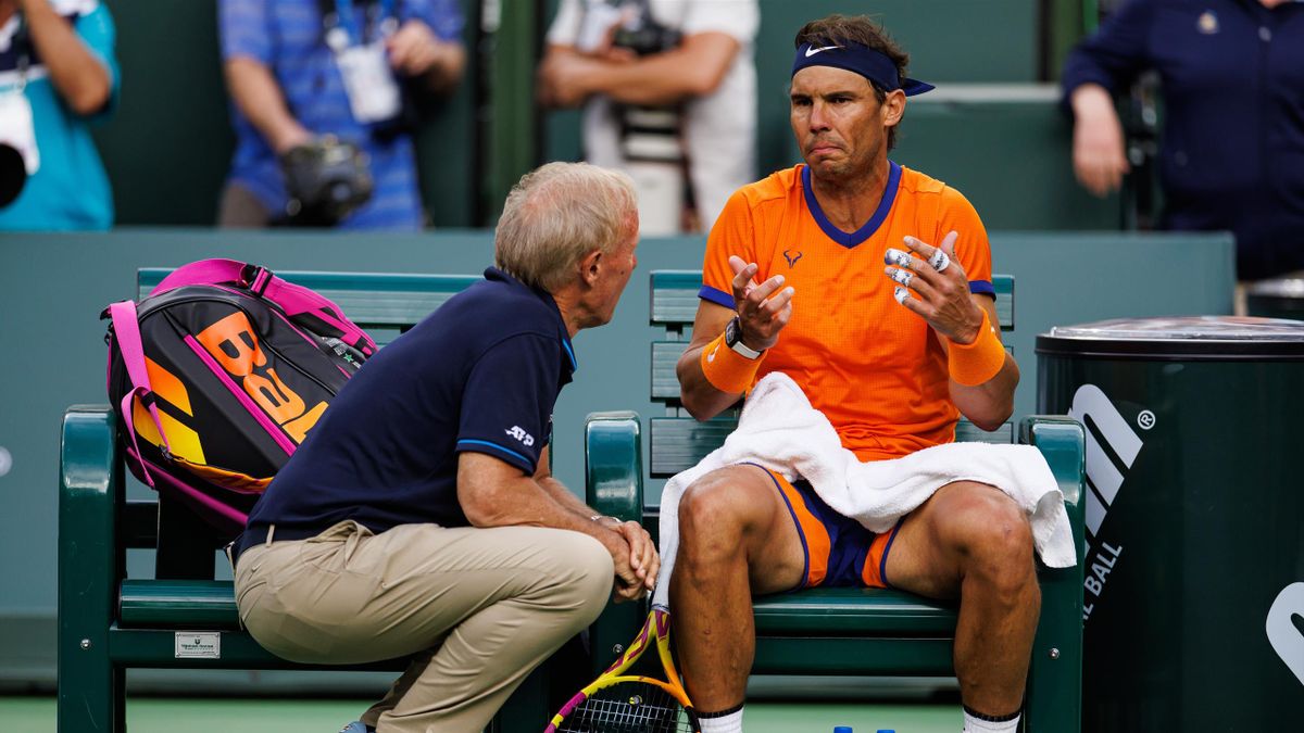 Rafael Nadal evidencia sus problemas físicos en la final del Masters 1.000 de Indian Wells y fue atendido hasta en dos ocasiones por los servicios médicos