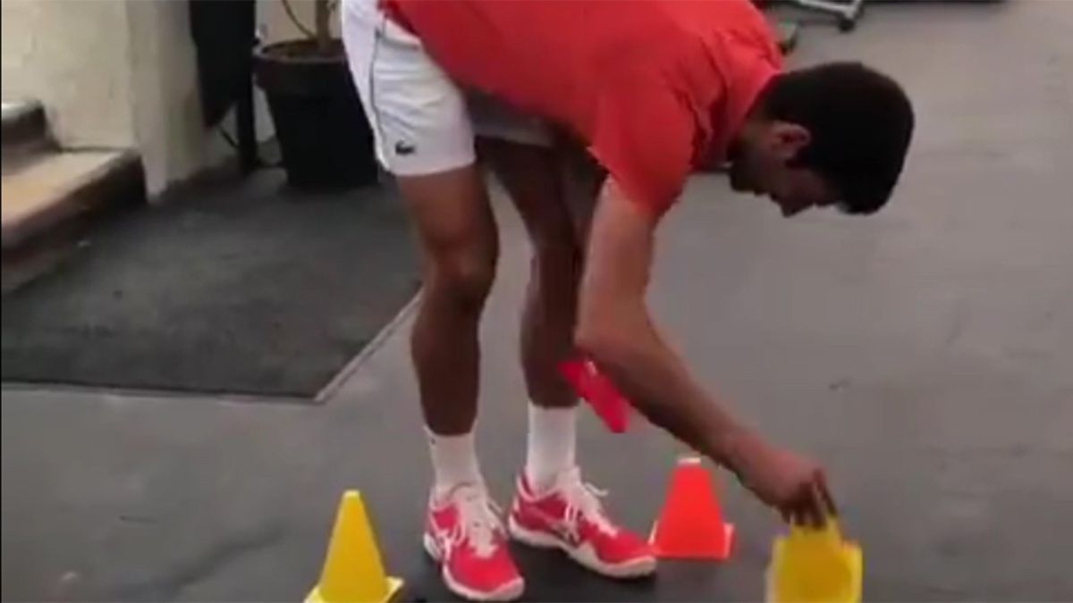 French Open 2019 Novak Djokovic Demoliert Boden Bei Trainingseinheit Im Gym Eurosport