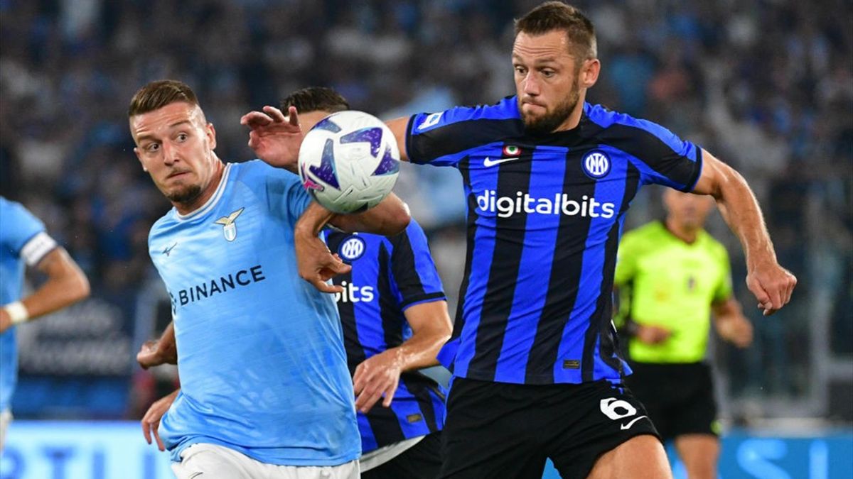Milinkovic-Savic et De Vrij lors de Lazio - Inter