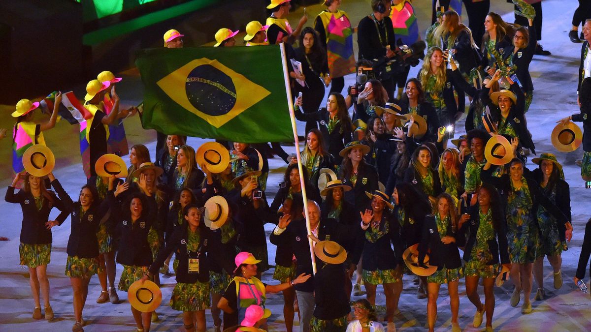 Olympia 2021 Brasilien Nur Mit Den Fahnentragern Bei Der Eroffnungsfeier In Tokio Eurosport