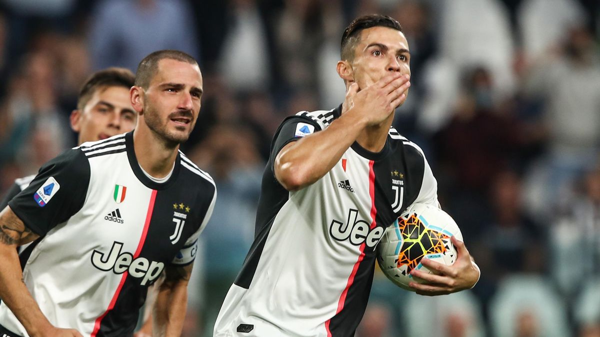 Cristiano Ronaldo célèbre son but face à l'Hellas Verone avec la Juventus