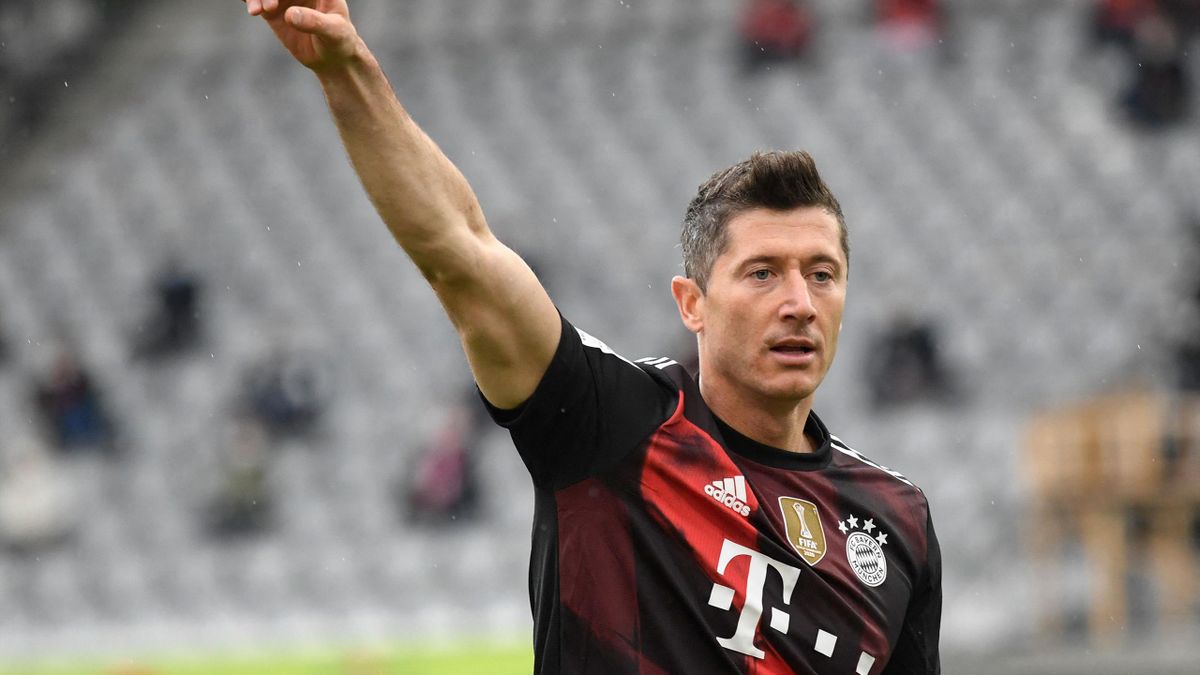 Robert Lewandowski equals Gerd Muller's 40-goal record ...