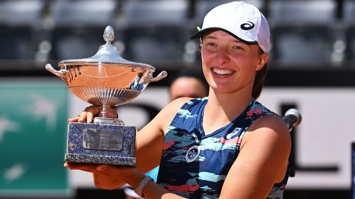 Poland's Iga Swiatek poses with the winner's trophy after defeating Tunisia's Ons Jabeur to win the final of the Women's WTA Rome Open tennis tournament on May 15, 2022 at Foro Italico in Rome.