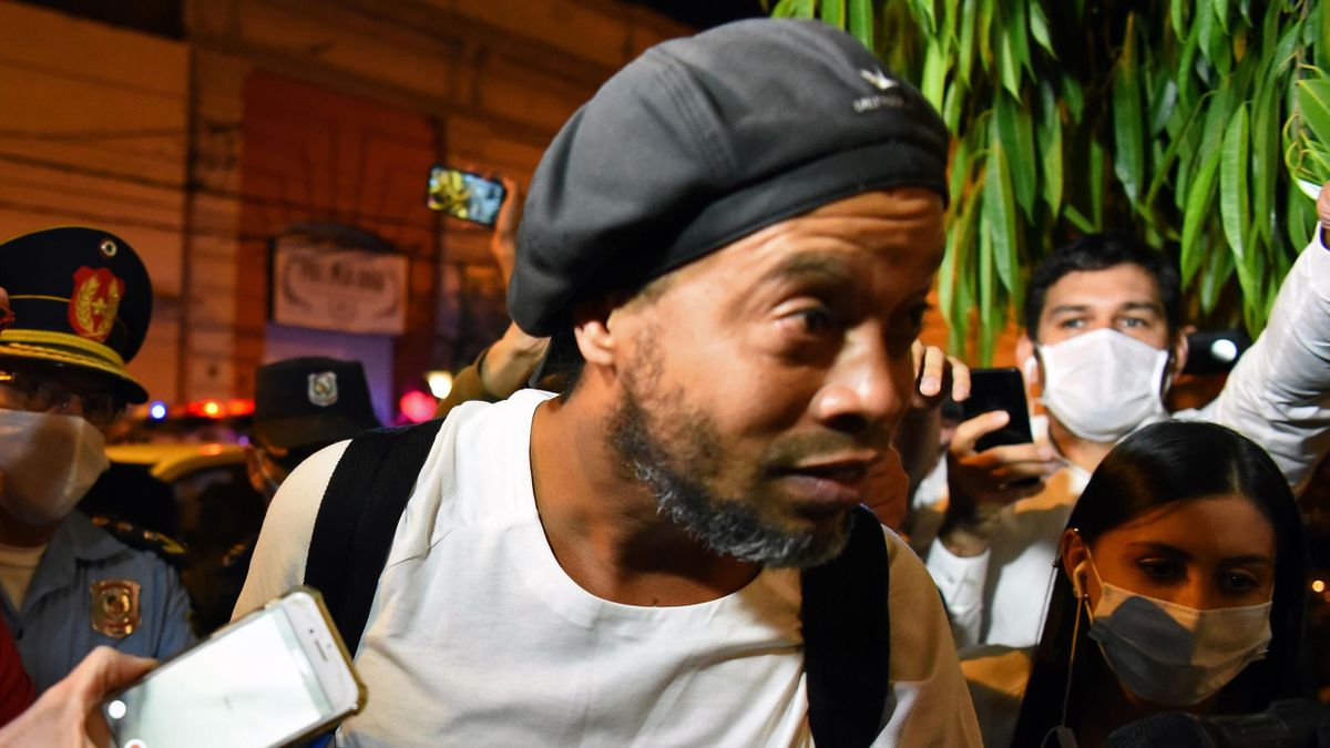 Ronaldinho Mit Coronavirus Infiziert Eurosport Ronaldinho's brother, roberto, serves as his manager, while his sister, deisi, handles all media inquiries. ronaldinho mit coronavirus infiziert