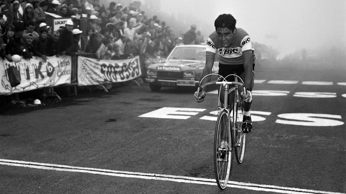 Tour 1971 : Dans un Puy-de-Dôme nappé de brouillard, Luis Ocana frappe un premier grand coup. Dans deux jours, il laminera tout le monde à Orcières.