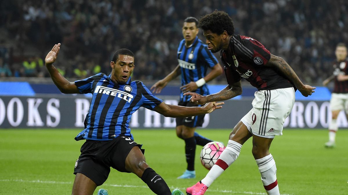 AC Milan's Brazilian forward Luiz Adriano (R) challenges Inter Milan's Brazilian defender Juan Jesus