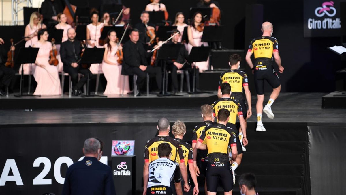 La Jumbo Visma nel giorno della presentazione del Giro d'Italia 2021 - Getty Images