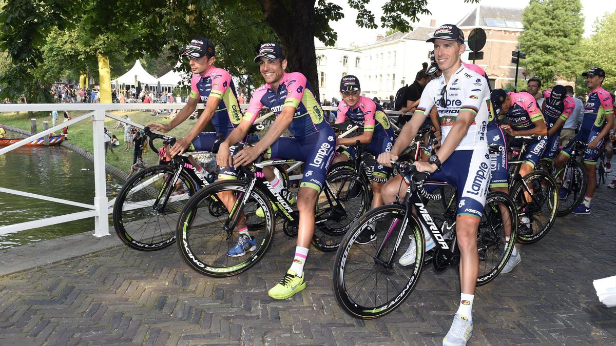 Rui Costa et les coureurs de la Lampre lors de la présentation du Tour de France 2015 à Utrecht