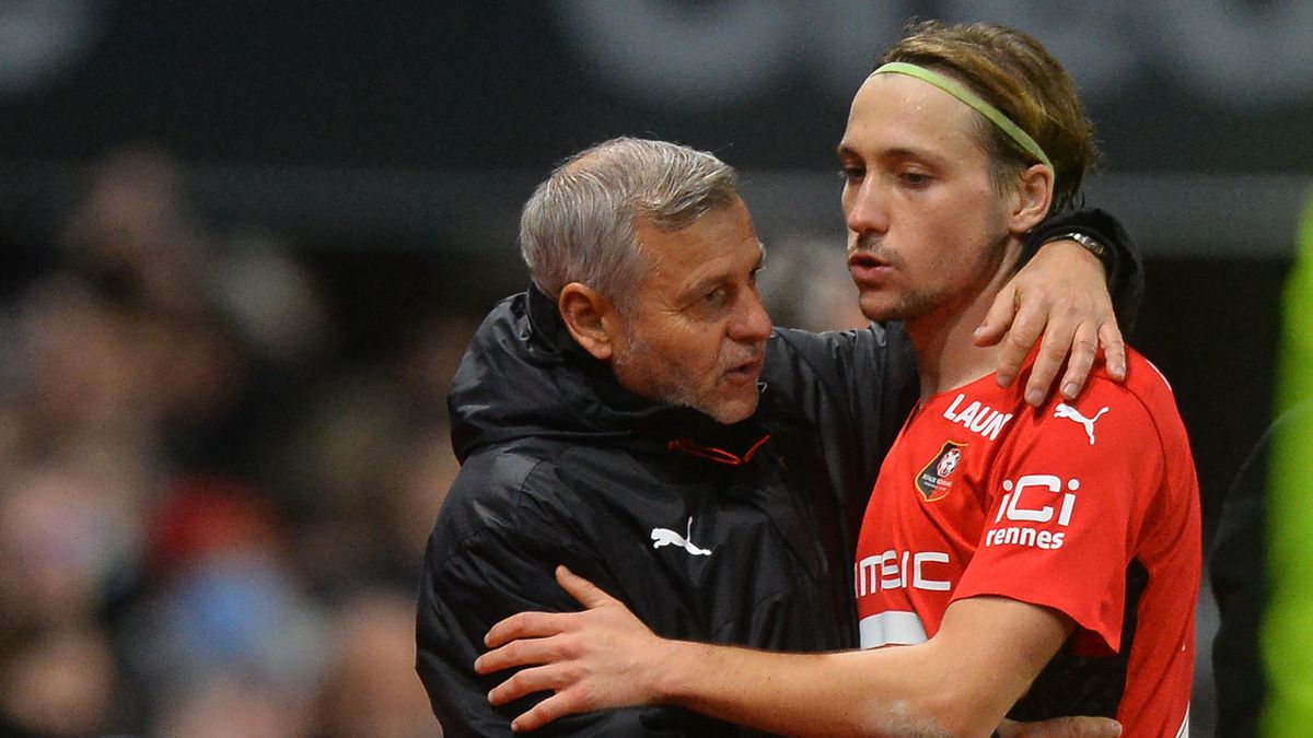 Rennes' French head coach Bruno Genesio (L) congratulates Rennes' Croatian midfielder Lovro Majer during the French L1 football match between Stade Rennais Football Club and Montpellier Herault SC, at The Roazhon Park Stadium in Rennes, north-western Fran