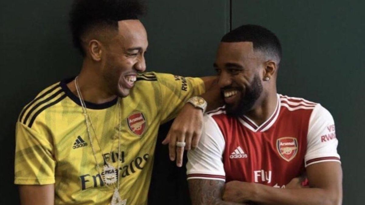 V Seti Poyavilas Novaya Forma Arsenala Chempionat Anglii Eurosport