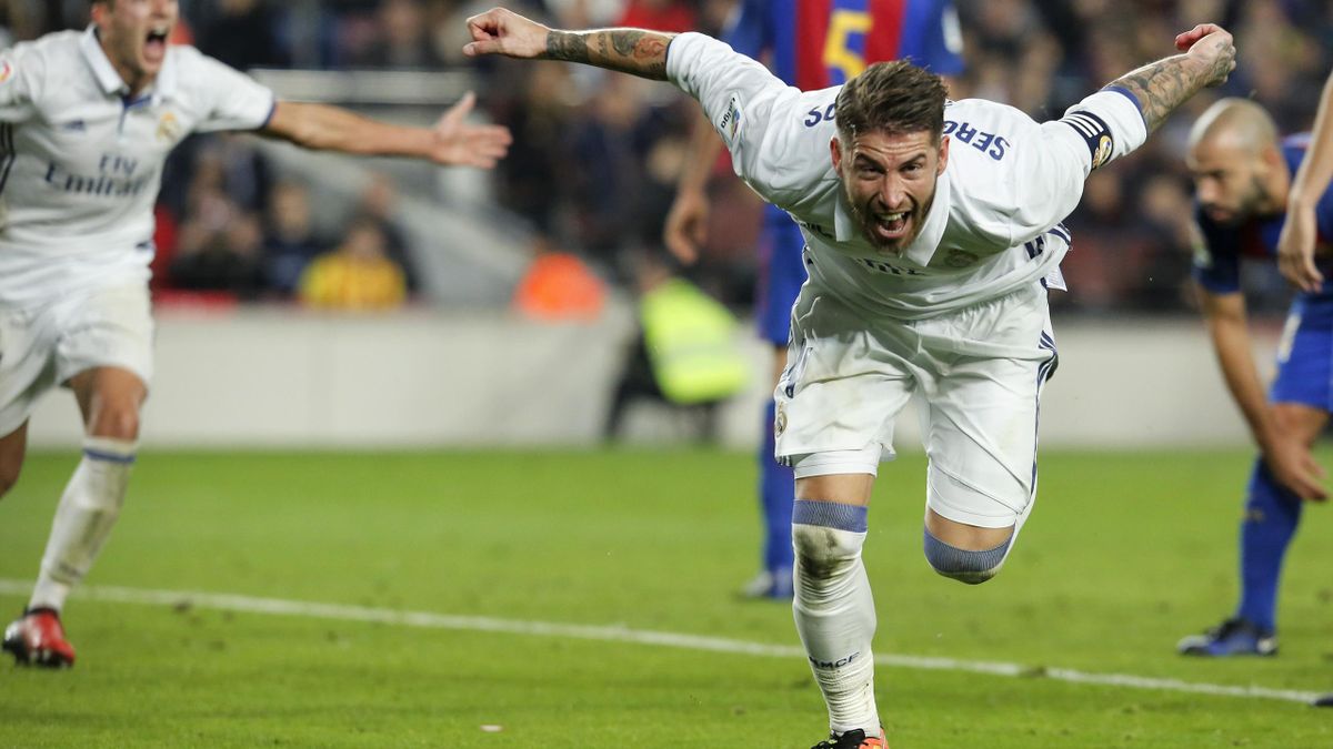Real Madrid's defender Sergio Ramos celebrates after scoring a goal  during the Spanish league football match FC Barcelona vs Real Madrid CF at the Camp Nou stadium in Barcelona on December 3, 2016. / AFP PHOTO / PAU BARRENA