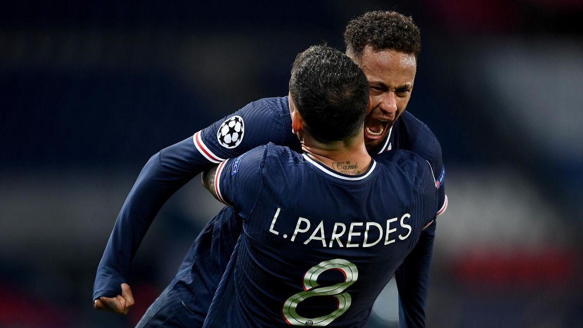 Neymar of Paris Saint-Germain and teammate Leandro Paredes celebrate their team's victory at full-time after the UEFA Champions League Quarter Final Second Leg match between Paris Saint-Germain and FC Bayern Munich at Parc des Princes on April 13, 2021 in