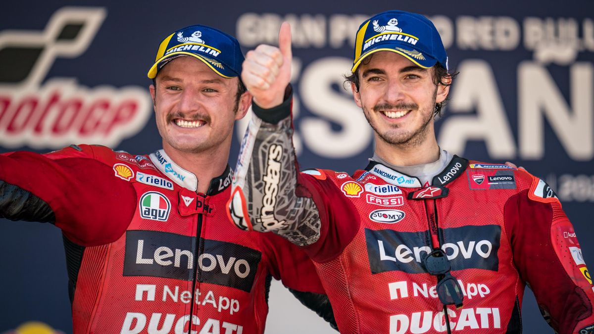 Jack Miller e Pecco Bagnaia festeggiano sul podio di Jerez de la Frontera la storica doppietta nel GP di Spagna, Getty Images