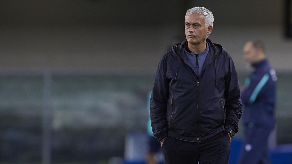 Jose Mourinho, Manager of AS Roma looks on during the Serie A match between Hellas and AS Roma at Stadio Marcantonio Bentegodi on September 19, 2021 in Verona, Italy.