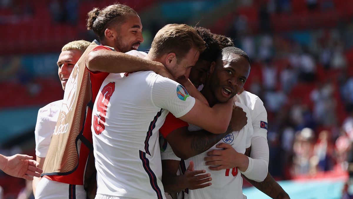 Inghilterra-Croazia: esultanza dopo il gol di Sterling