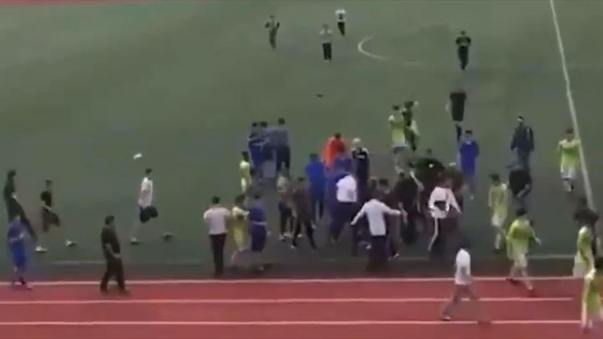 video draki futbolistov yunosheskih