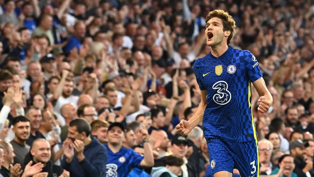 Marcos Alonso of Chelsea celebrates during the Premier League match between Chelsea and Leicester City at Stamford Bridge on May 19, 2022 in London, England