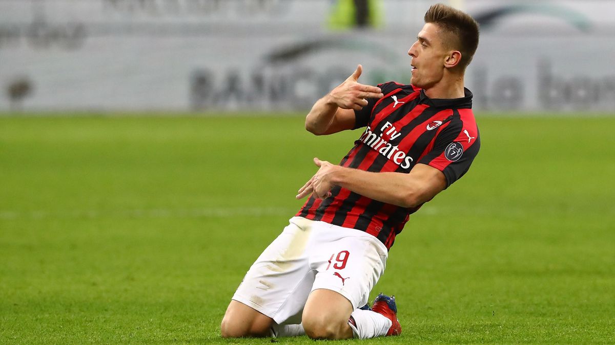Pour Sa Premiere Avec Milan Piatek Fait Tomber Naples En Quart De La Coupe D Italie Eurosport