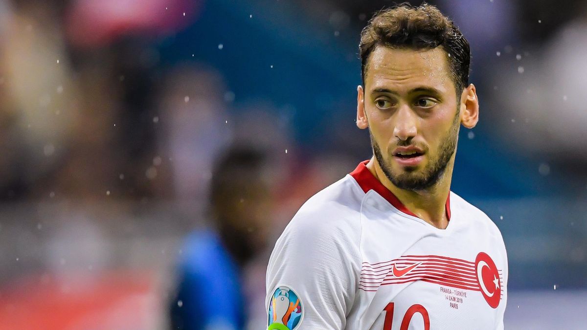 Hakan Calhanoglu Verteidigt Den Militar Gruss Der Turkischen Nationalmannschaft Eurosport