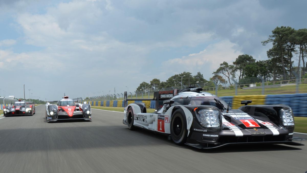 New Zeland's Brandon Hartley on his Porsche 919 Hybrid N°1, next to Japan's Kazuki Nakajima on his Toyota TSO50 – Hybrid N°5 and France's Benoit Treluyer on Audi R18 Hybrid n°7, take part in a free practice session of the 84th Le Mans 24 hours race