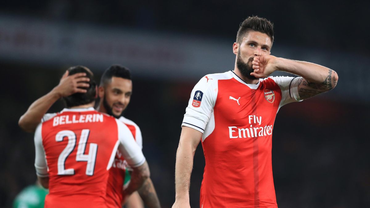 Arsenal's Olivier Giroud celebrates scoring his side's second goal of the game