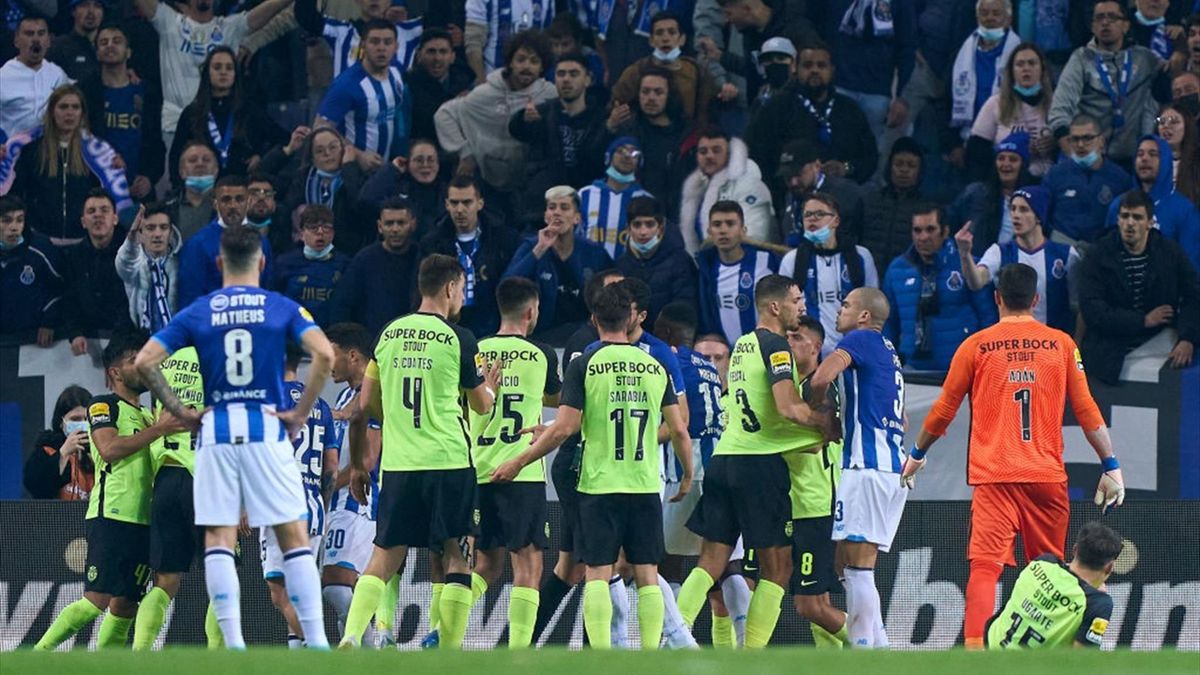 Pepe scatena una rissa durante il derby Porto-Sporting - Super Liga portoghese 2021/2022
