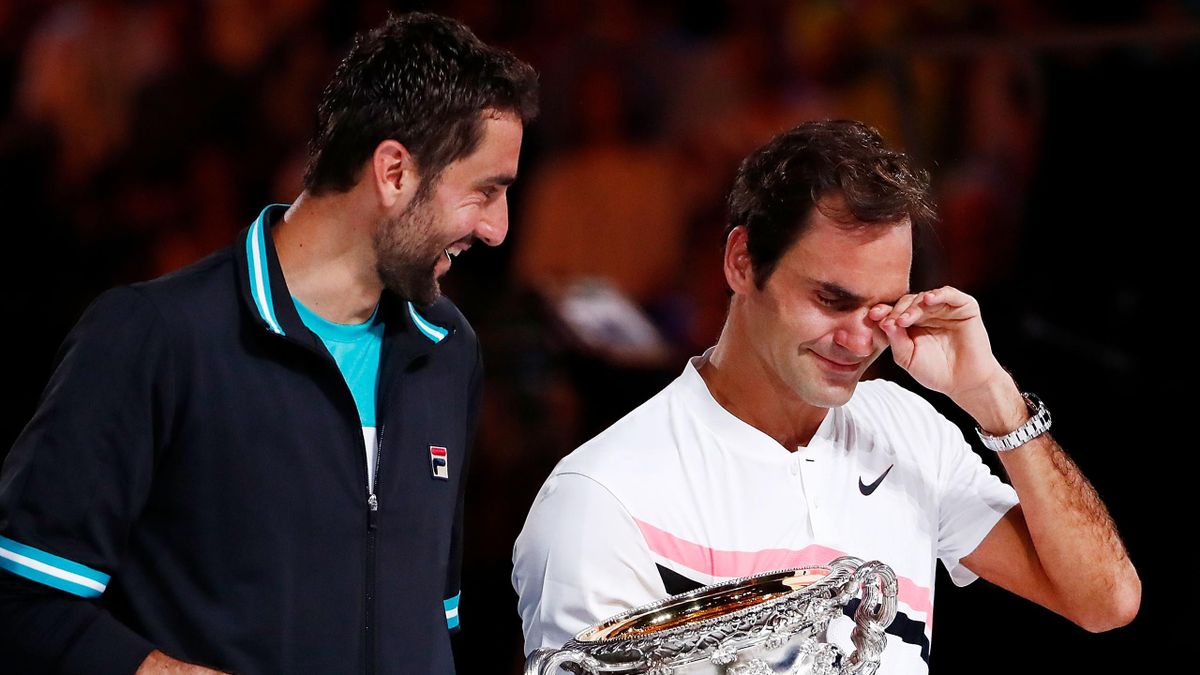 Roger Federer no puede contener las lágrimas en la entrega de trofeos del Open de Australia 2018