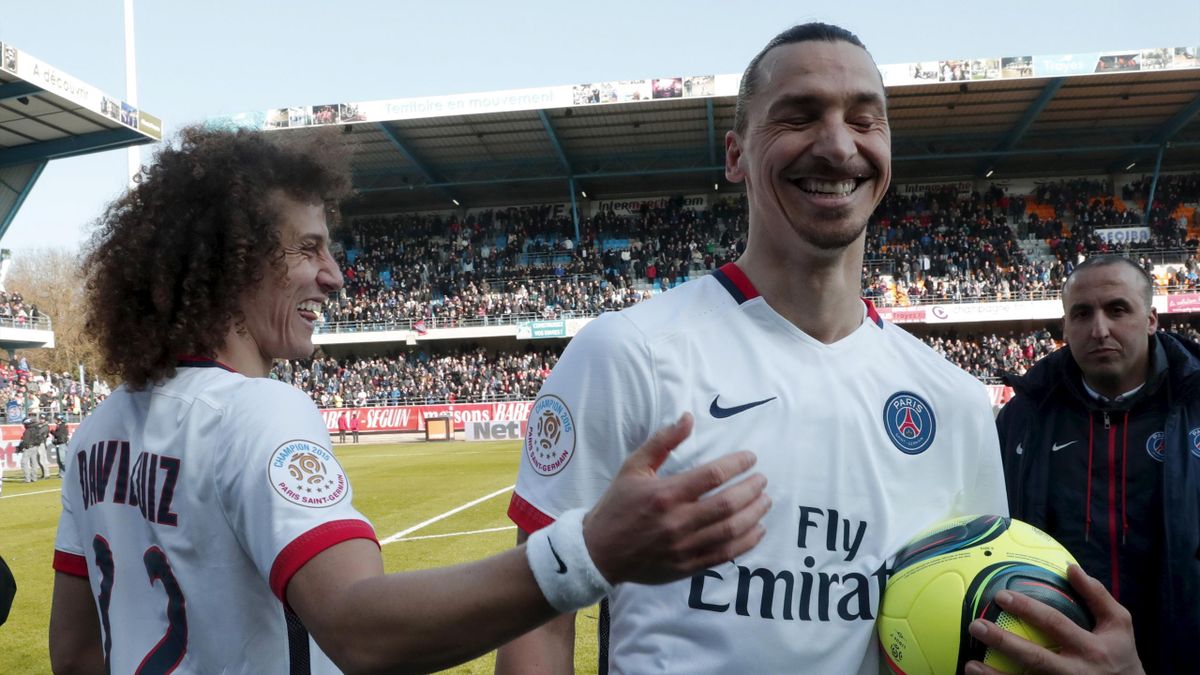 Zlatan Ibrahimovic I Ll Stay At Psg If They Replace The Eiffel Tower With My Statue Eurosport