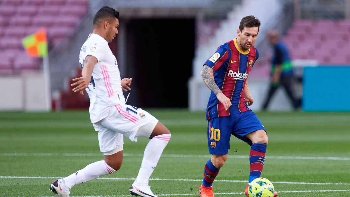 Leo Messi y Casemiro durante El Clásico