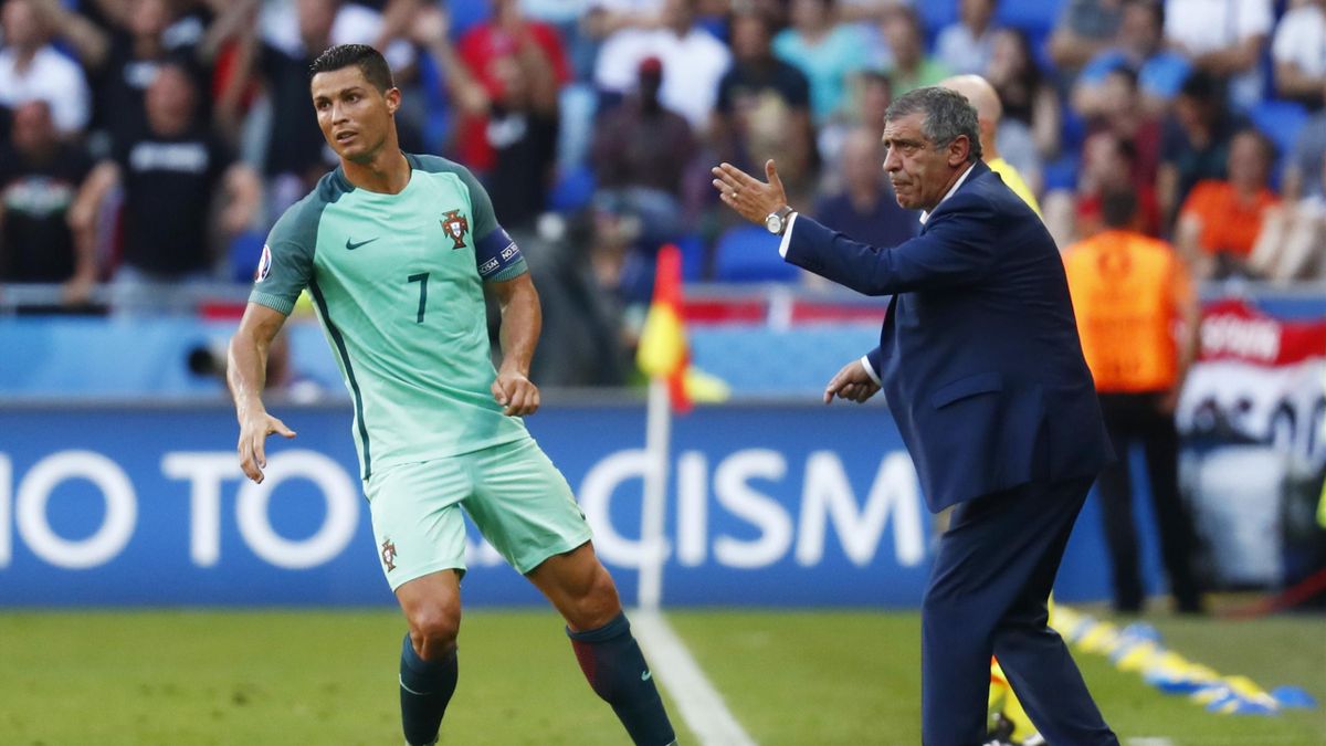 Portugal's Cristiano Ronaldo and head coach Fernando Santos