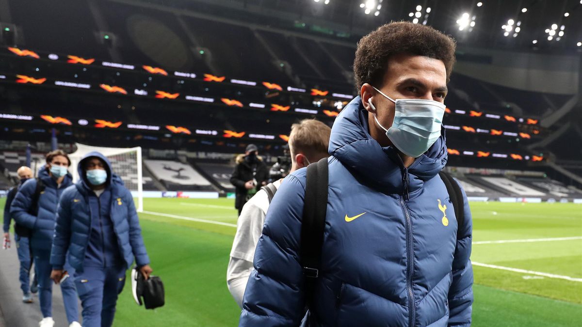 Dele Alli of Tottenham Hotspur arrives at the stadium prior to the UEFA Europa League Group J stage match between Tottenham Hotspur and Royal Antwerp at Tottenham Hotspur Stadium