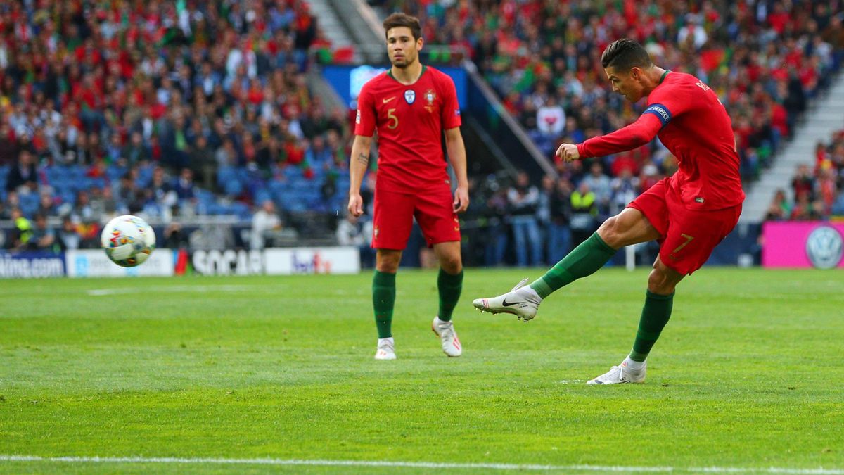 WATCH: Cristiano Ronaldo scores blistering free-kick for Portugal -  Eurosport