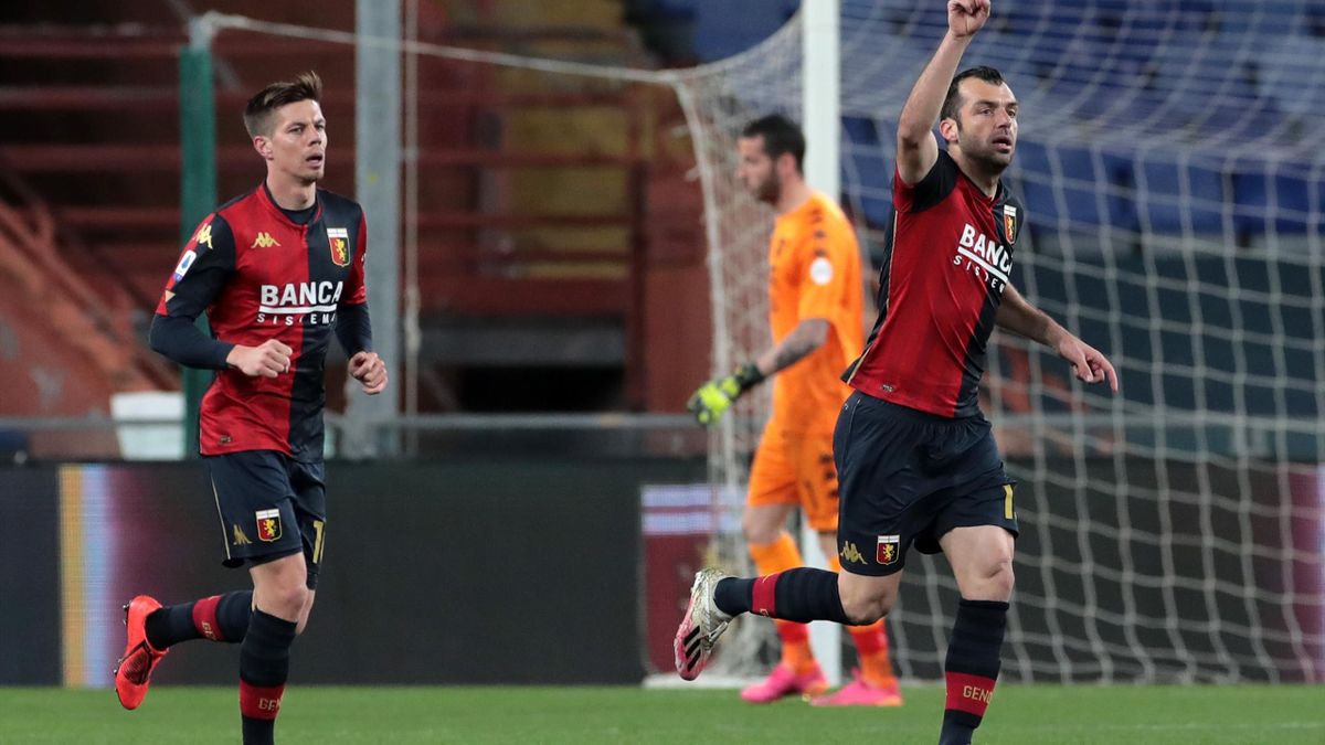 Serie A Le Pagelle Di Genoa Benevento 2 2 Pandev Fa 100 Brillano Viola E Lapadula Eurosport