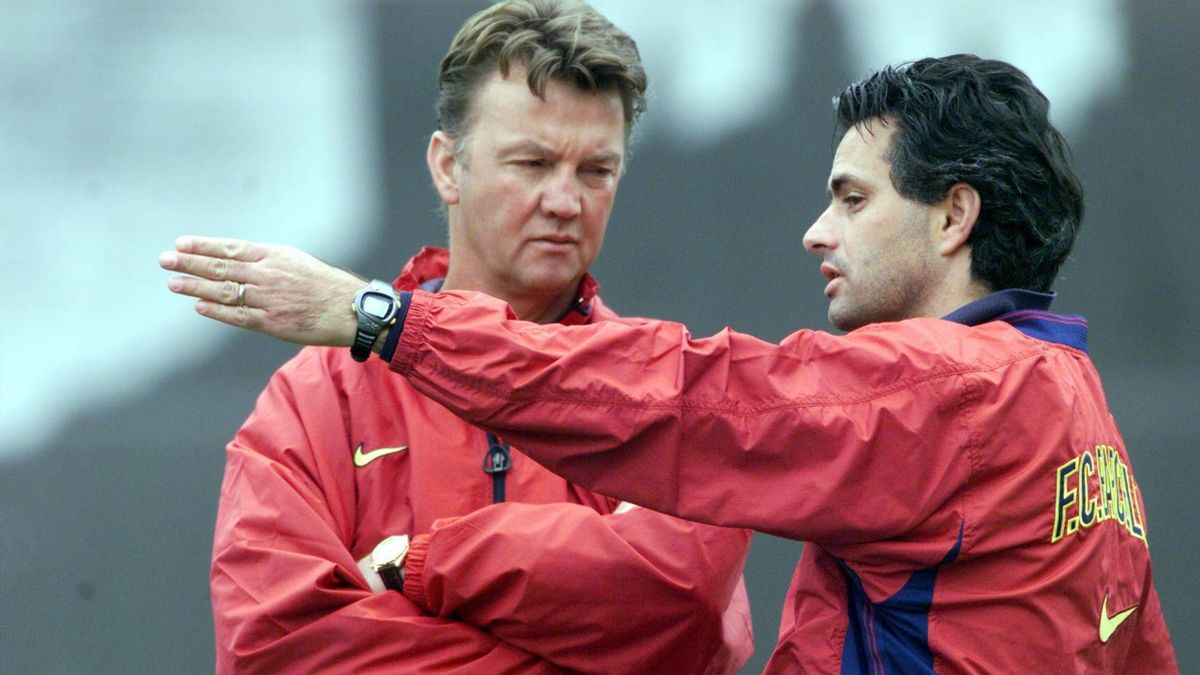 Louis van Gaal and Jose Mourinho in 1999 (Imago)