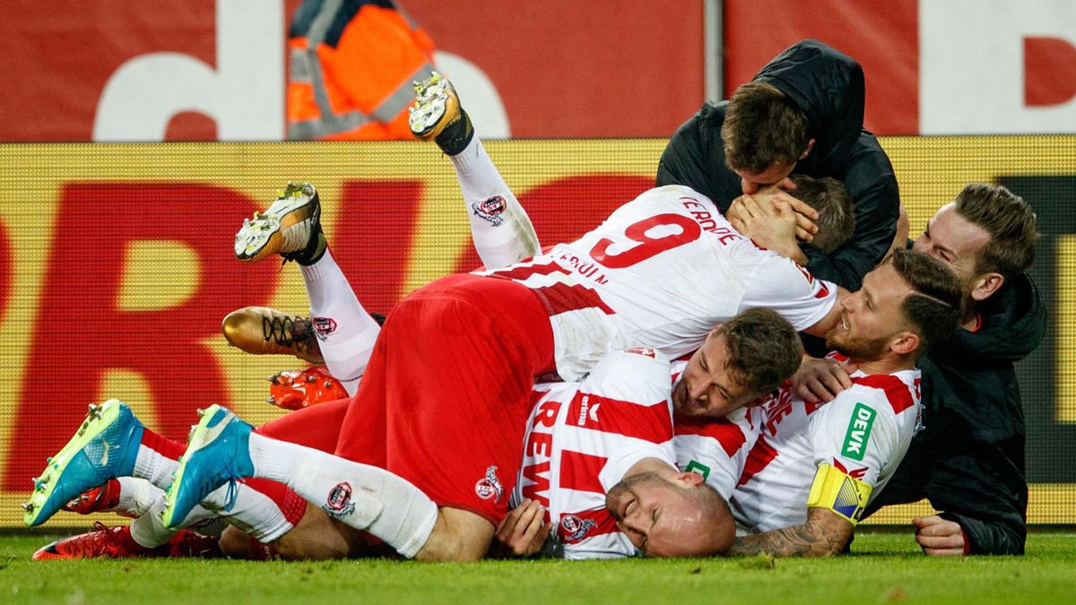 Simon Terodde Jubel - Bundesliga: Ekstase in der 95. Minute! Terodde köpft Köln ...