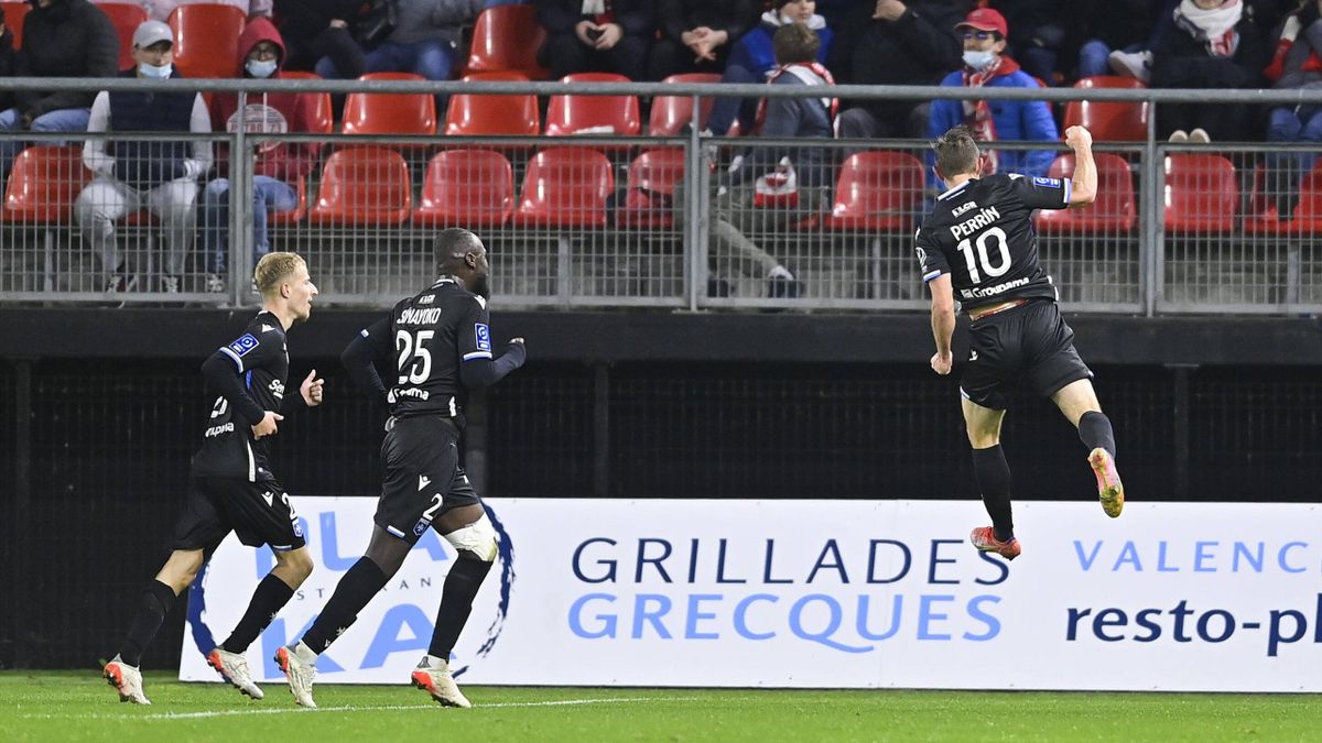 La joie des joueurs de l'AJ Auxerre après le but de Gaëtan Perrin à Valenciennes, le 1er novembre 2021 en Ligue 2