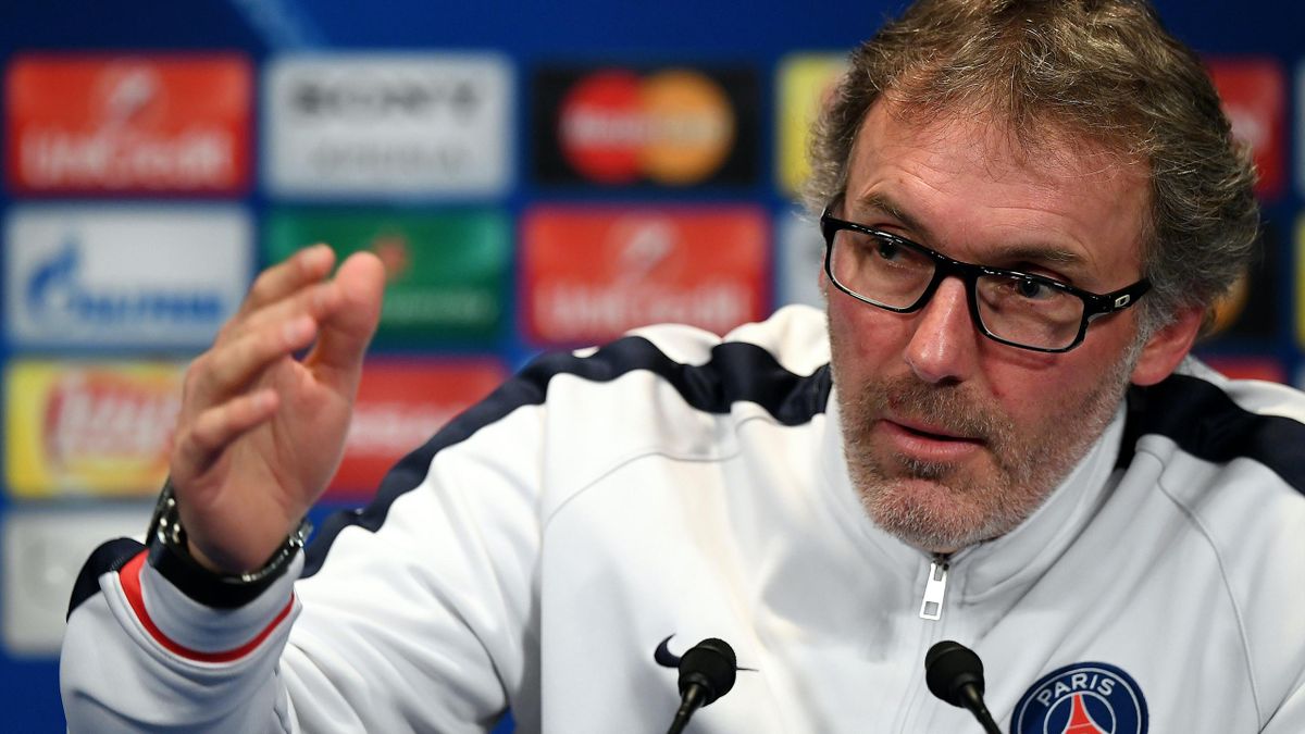 Paris Saint-Germain's French head coach Laurent Blanc gestures during a press conference at the Parc des Princes stadium in Paris on April 5, 2016, on the eve of the team's UEFA Champions League football match against Manchester City