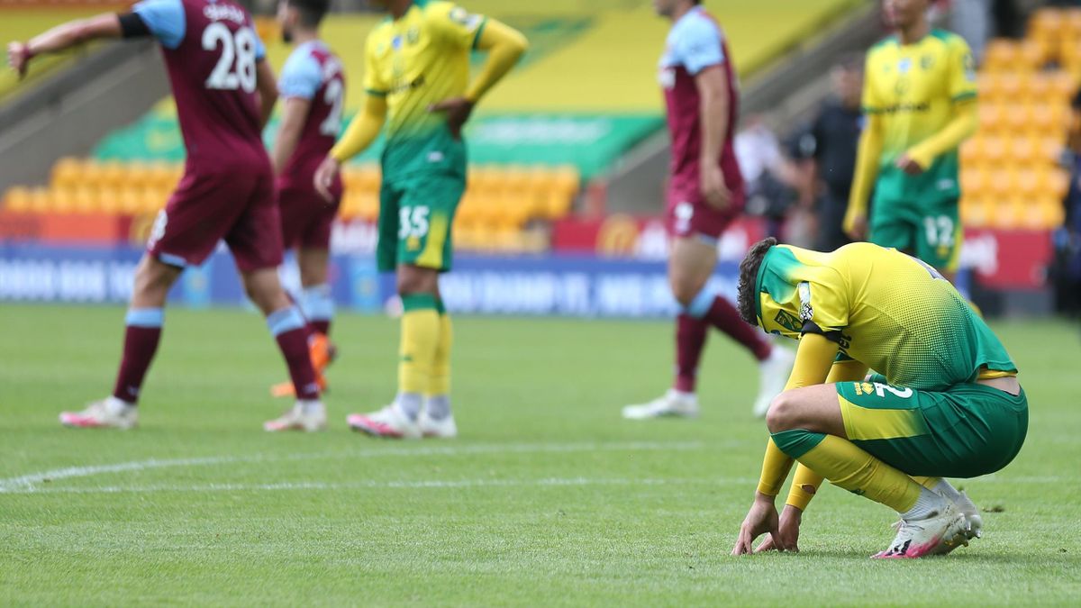 Le joueur de Norwich Max Aarons abattu après la relégation du club.