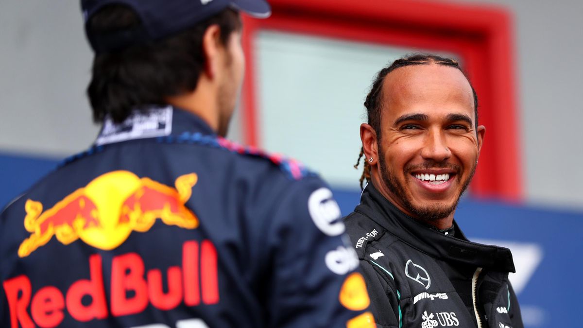 Lewis Hamilton of Great Britain and Mercedes AMG Petronas F1 speaks with Sergio Perez of Mexico and Red Bull Racing in parc ferme after qualifying ahead of the F1 Grand Prix of Emilia Romagna at Autodromo Enzo e Dino Ferrari on April 17, 2021 in Imola, It