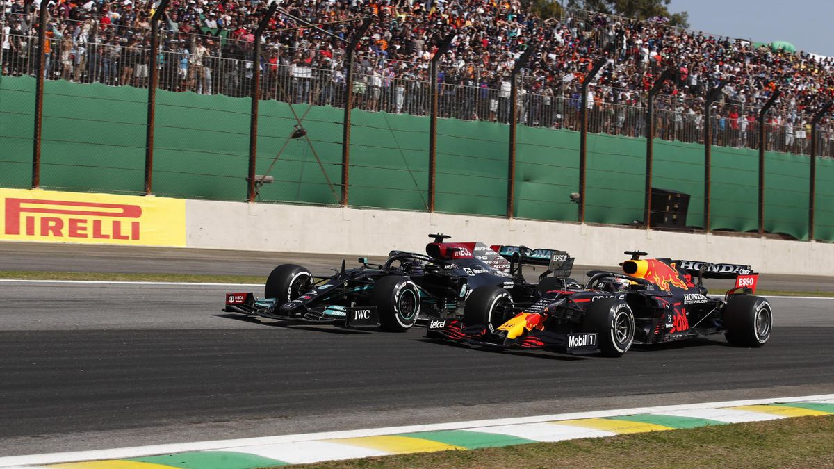 Max Verstappen, Red Bull Racing RB16B, battles with Sir Lewis Hamilton, Mercedes W12 during the Brazilian GP at Autodromo JosÃ Carlos Pace on Sunday November 14, 2021