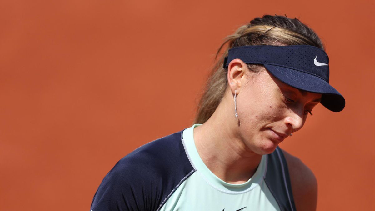 Spain's Paula Badosa reacts as she plays against Russia's Veronika Kudermetova during their women's singles match on day seven of the Roland-Garros Open tennis tournament at the Court Suzanne-Lenglen in Paris