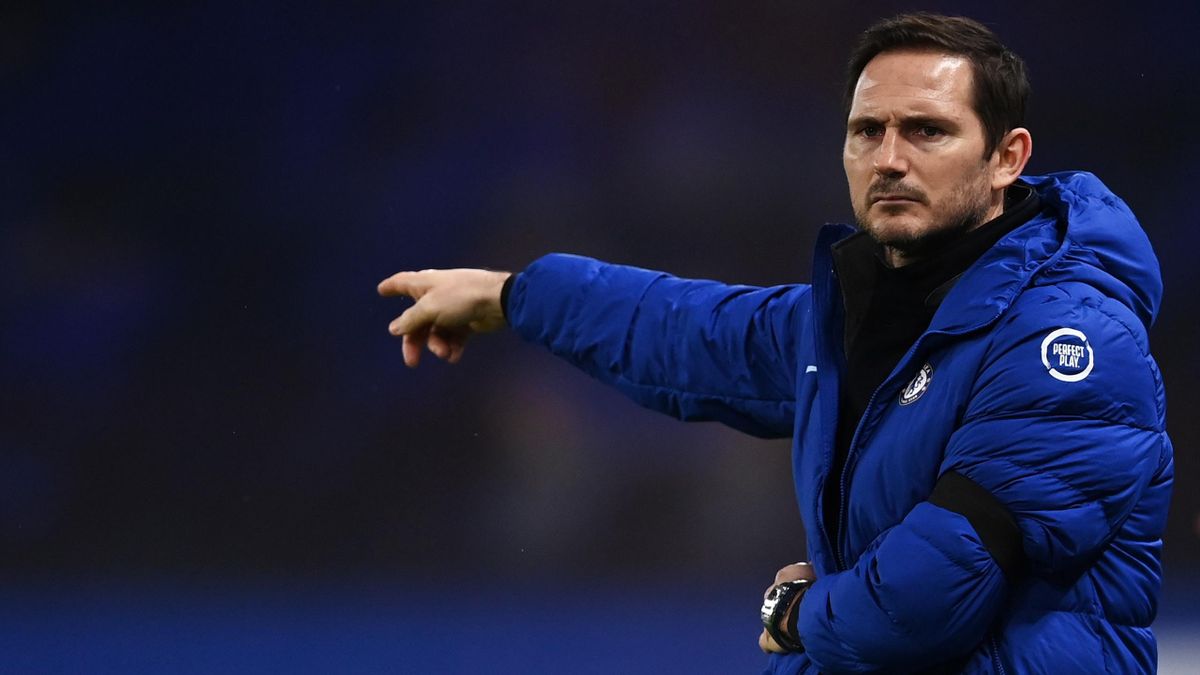 Frank Lampard, Manager of Chelsea gives their team instructions during the Premier League match between Chelsea and Manchester City at Stamford Bridge on January 03, 2021 in London, England